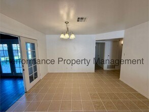 3612 Harvard Dr in Bakersfield, CA - Foto de edificio - Building Photo