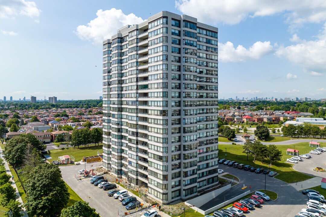 The Ambassadors III in Toronto, ON - Building Photo