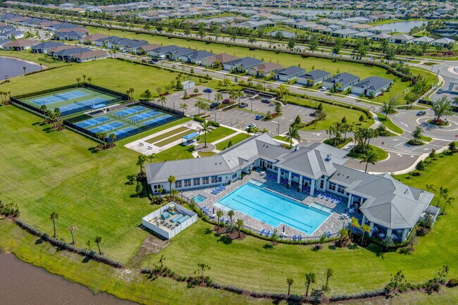 1104 SE Crosswood Wy in Port St. Lucie, FL - Building Photo - Building Photo
