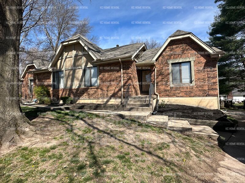 1119 NE 1st St Terrace in Blue Springs, MO - Building Photo