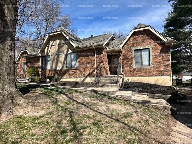 property at 1119 NE 1st St Terrace
