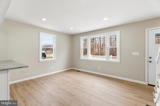 706 Sue Grove Rd in Essex, MD - Building Photo - Building Photo