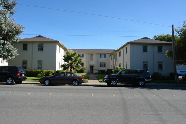 950 Magnolia in Millbrae, CA - Building Photo - Building Photo