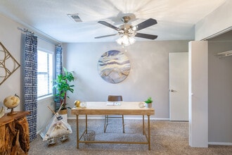 The Arbors in Savannah, GA - Building Photo - Interior Photo