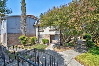 5423 Callaghan in San Antonio, TX - Building Photo - Building Photo