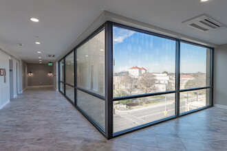 Duke Grace Apartments in Norfolk, VA - Building Photo - Interior Photo