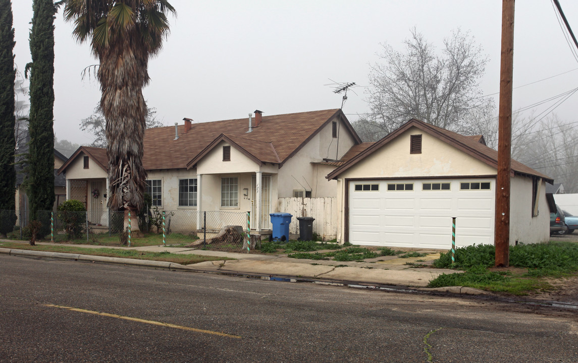 125-127 Flower St in Turlock, CA - Building Photo