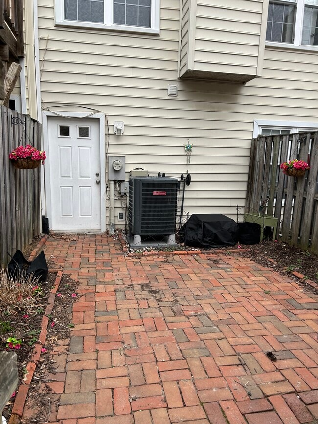 1715 Hart Ct in Crofton, MD - Building Photo - Building Photo