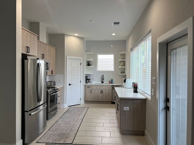 1618 W Lawndale Dr in San Antonio, TX - Building Photo - Building Photo