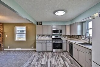 711 S Northern Blvd in Independence, MO - Foto de edificio - Building Photo