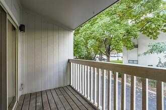 Crescent Apartments in Wheat Ridge, CO - Foto de edificio - Building Photo