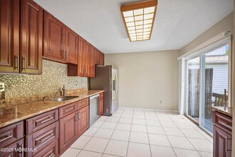 17 Kingfisher Ct in Marlboro, NJ - Building Photo - Building Photo