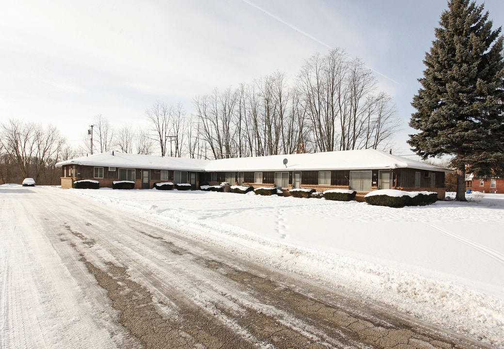 5540-5550 E M-36 in Pinckney, MI - Foto de edificio