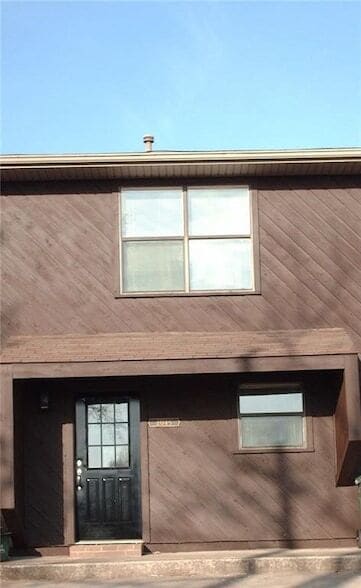 property at 2049 E Oaks Dr