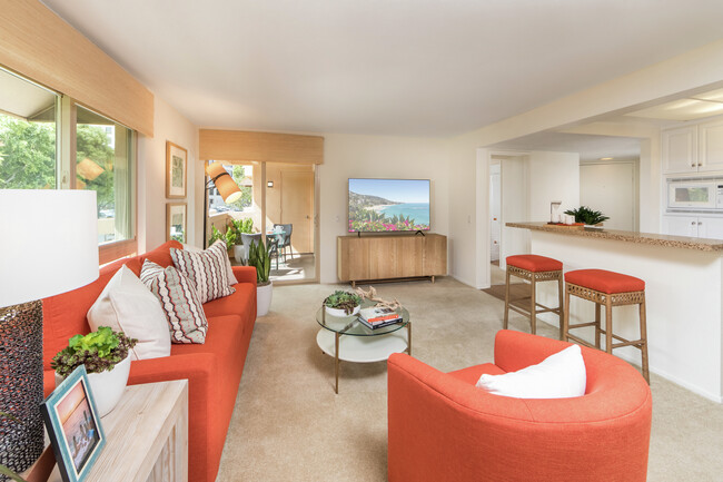 Dartmouth Court Apartments in Irvine, CA - Building Photo - Building Photo