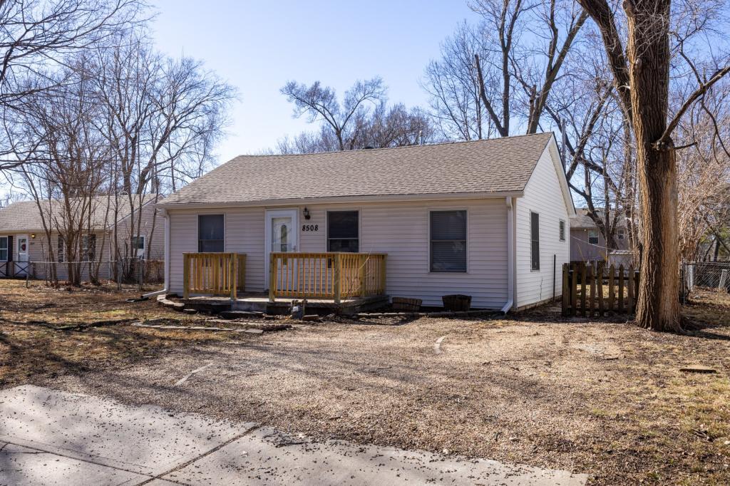 8508 Eby Ave in Overland Park, KS - Building Photo