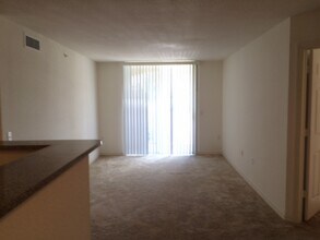 13800 NE 3rd Ct in North Miami, FL - Foto de edificio - Building Photo