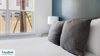 1148 N Main St, Unit 125 in Jacksonville, FL - Foto de edificio - Building Photo