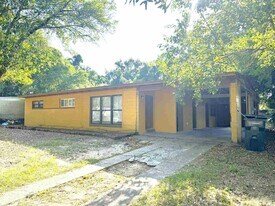 208 Aquamarine Ave in Pensacola, FL - Building Photo