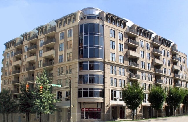 property at 718 W Trade St