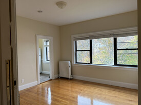 1476 Beacon St, Unit 3 Apartamentos