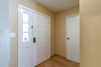 416 Swallow Ln in Deerfield, IL - Building Photo - Building Photo