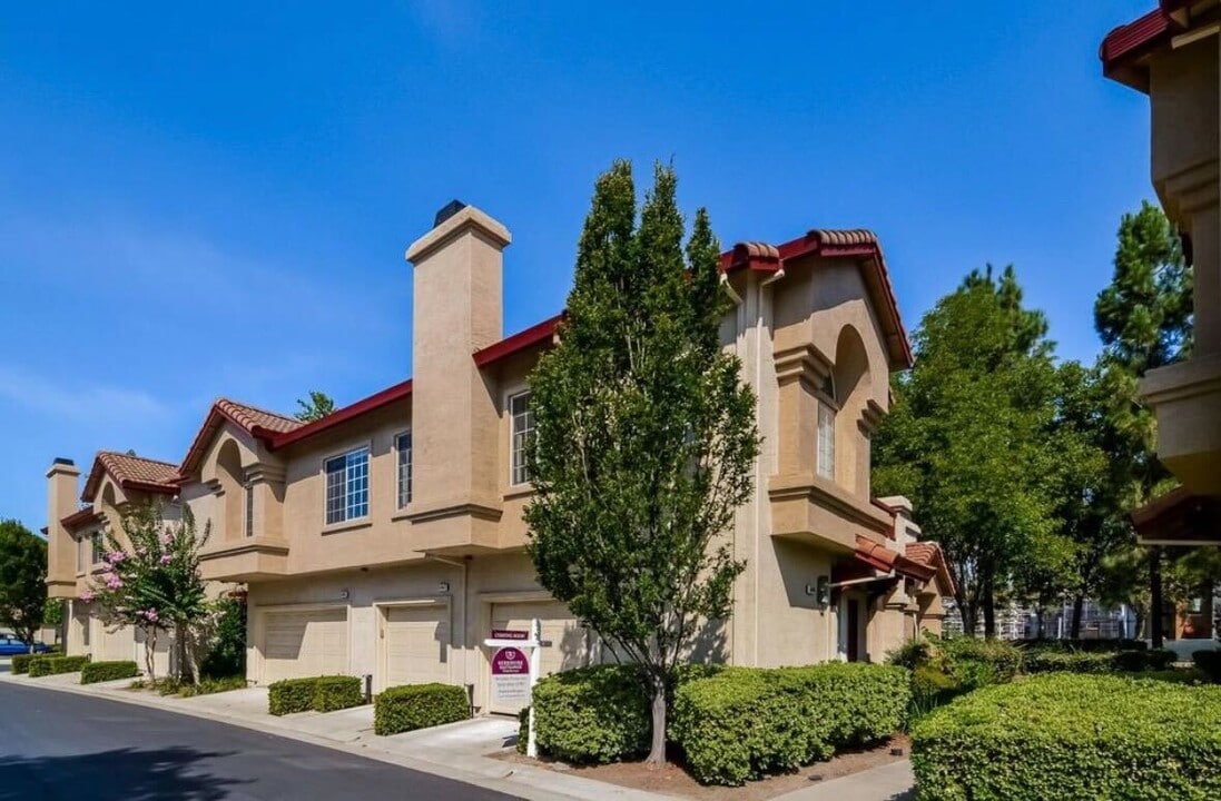 5660 Belleza Dr in Pleasanton, CA - Foto de edificio