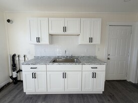 574 W Main St, Unit 3rd Floor in New Britain, CT - Building Photo