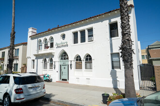 4915 E Ocean Blvd in Long Beach, CA - Building Photo - Building Photo