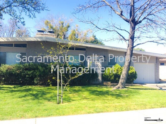 property at 1425-1427 Topaz Way