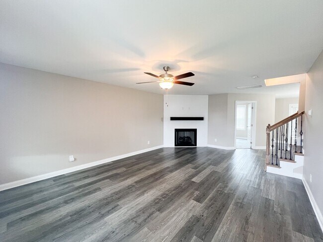 1066 Whitney Dr in Clarksville, TN - Building Photo - Building Photo