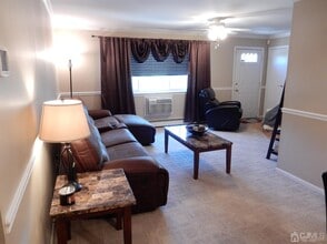 1022 Cricket Ln in Woodbridge, NJ - Building Photo - Building Photo
