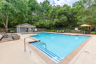 SoCo Apartments at Vinings in Smyrna, GA - Foto de edificio - Building Photo