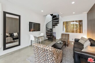 802 N Harper Ave in Los Angeles, CA - Building Photo - Building Photo