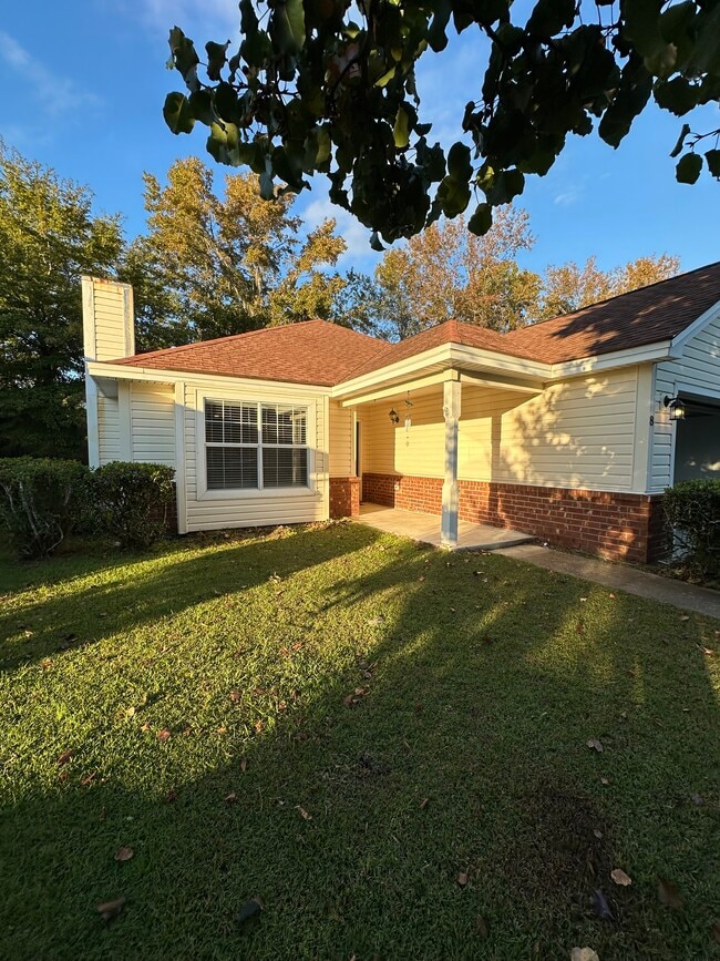 8 Saint Ives Dr in Savannah, GA - Foto de edificio - Building Photo