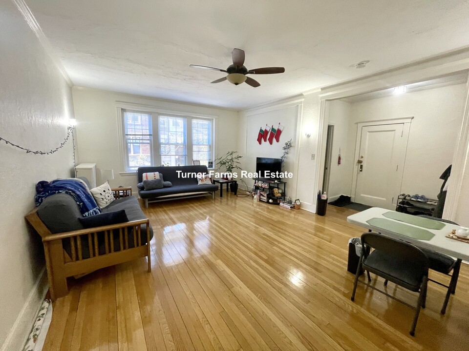 20 Alton Pl, Unit 2 in Brookline, MA - Building Photo