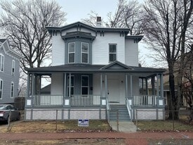 64 Thompson St in Springfield, MA - Building Photo