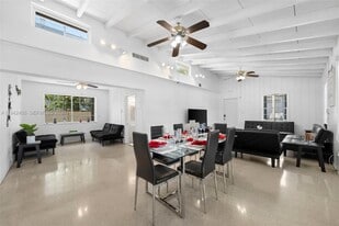 19 NE 3rd St in Dania Beach, FL - Building Photo