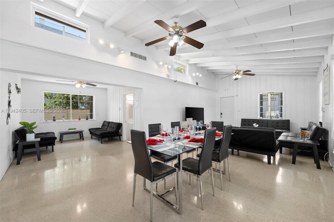 19 NE 3rd St in Dania Beach, FL - Building Photo