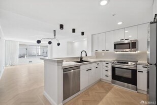 403 Main St, Unit 717N in San Francisco, CA - Building Photo