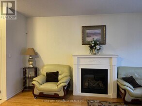 34 Sussexvale Dr in Brampton, ON - Building Photo - Building Photo