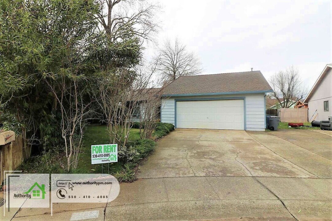 1826 Cirrus St in Redding, CA - Building Photo