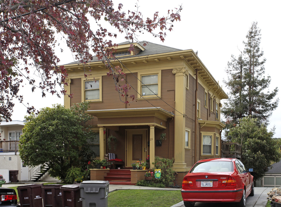 29 Moss Ave in Oakland, CA - Foto de edificio