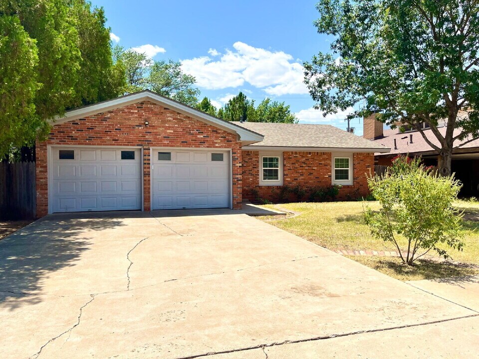2205 33rd St in Lubbock, TX - Building Photo