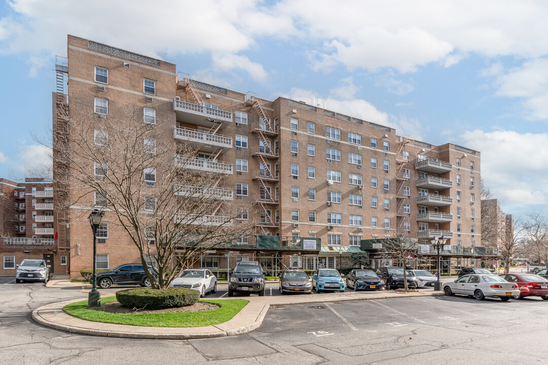 Heritage House East in Howard Beach, NY - Building Photo