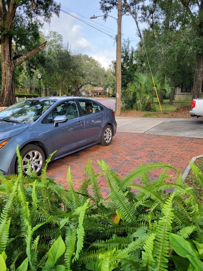 1210 E Jackson St in Orlando, FL - Foto de edificio - Building Photo