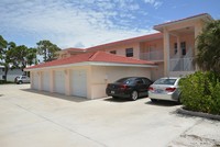 242 Boundary Blvd in Rotonda West, FL - Foto de edificio - Building Photo