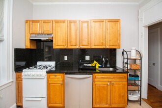 1253 Beacon St, Unit B2 in Brookline, MA - Building Photo - Building Photo