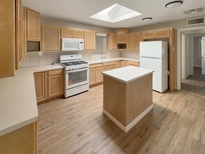 512 E Mesa Dr in Hobbs, NM - Building Photo - Building Photo