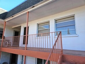 220 Park Blvd N, Unit 202 in Venice, FL - Building Photo - Building Photo
